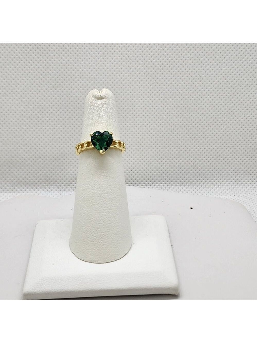 Brand New Sterling Silver 925 Green Heart Gemstone Link Ring